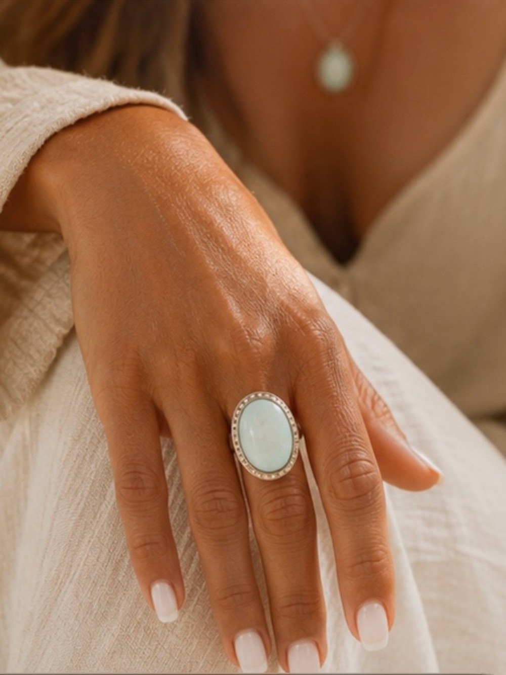 Vintage Style Cream Oval Statement Ring. Size 5.5